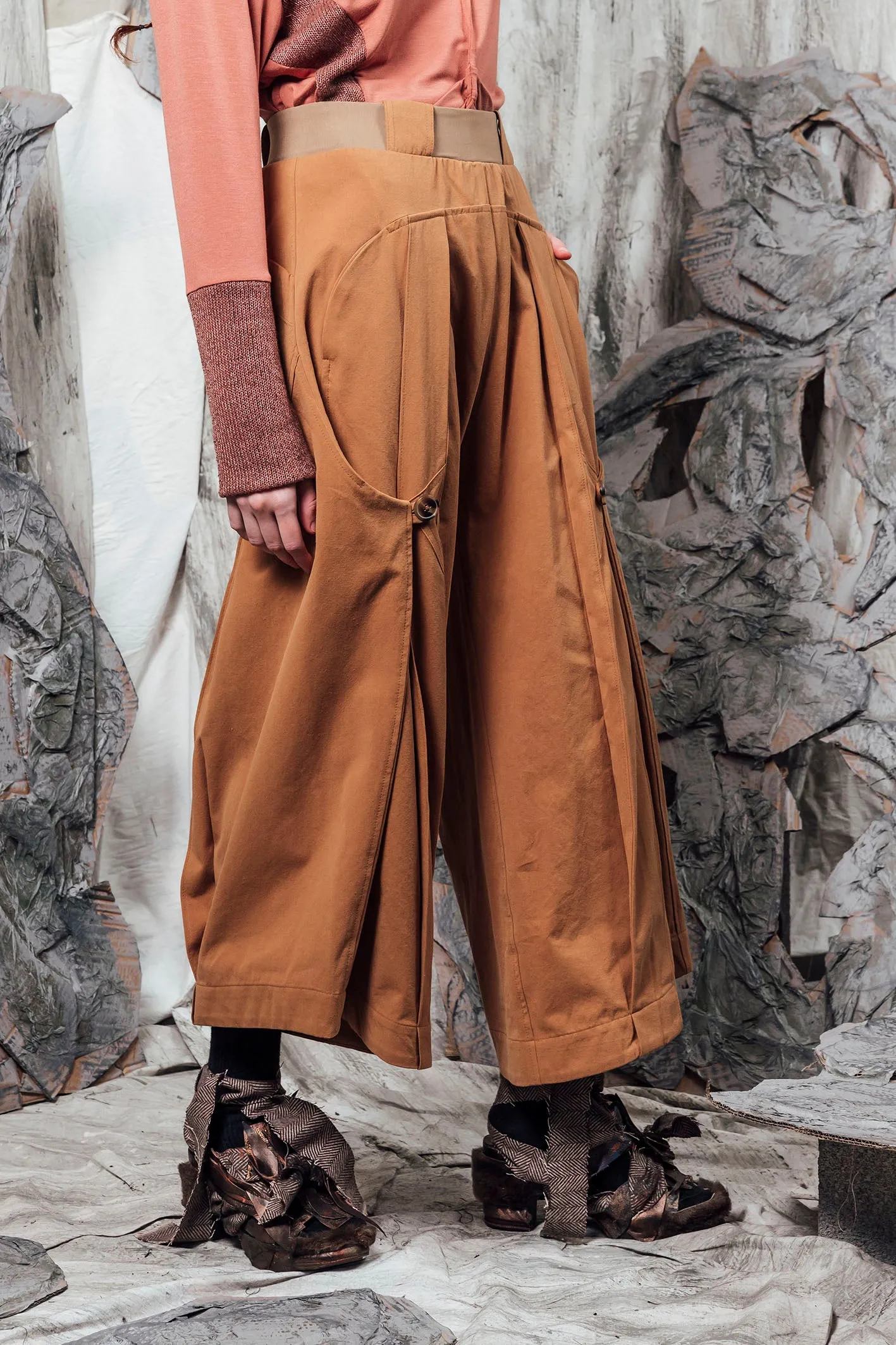 AW24 LYNDON BUTTON FLARE PANTS - CAMEL