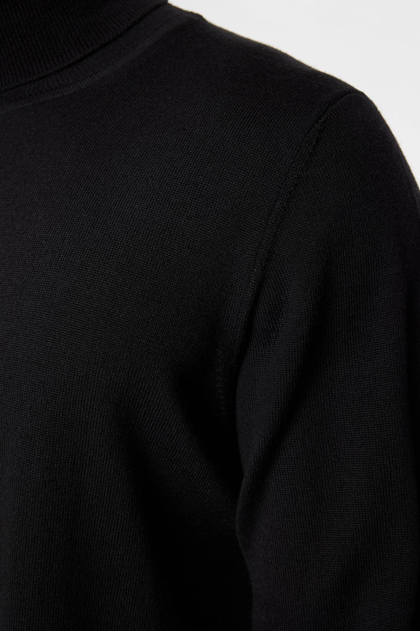 Kaden Merino Turtleneck Black