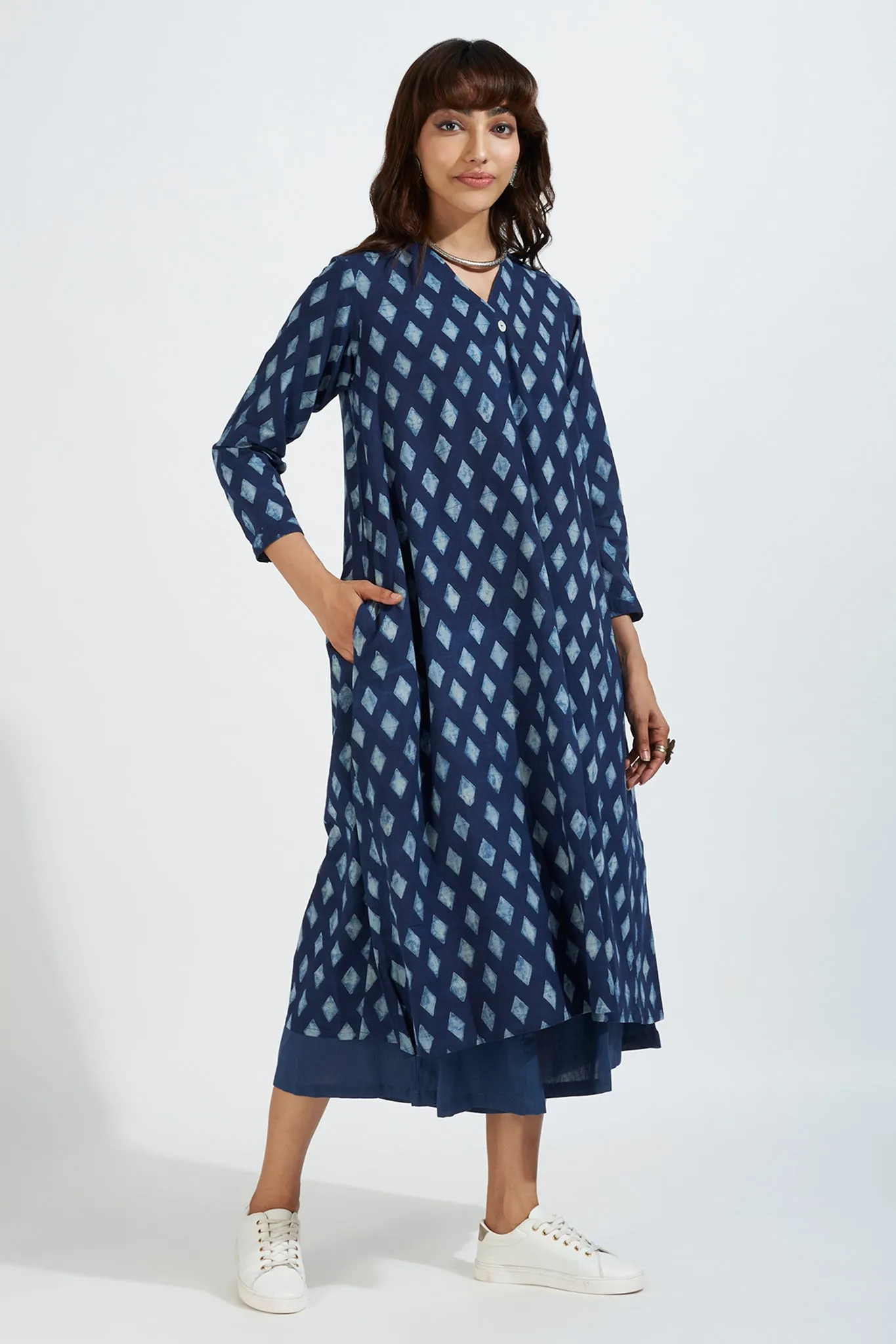 single box pleat v-neck kurta - enchanting indigo & symmetry charm