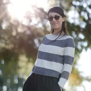 Super Simple Summer Sweater by Joji Locatelli in Retrosaria Mungo